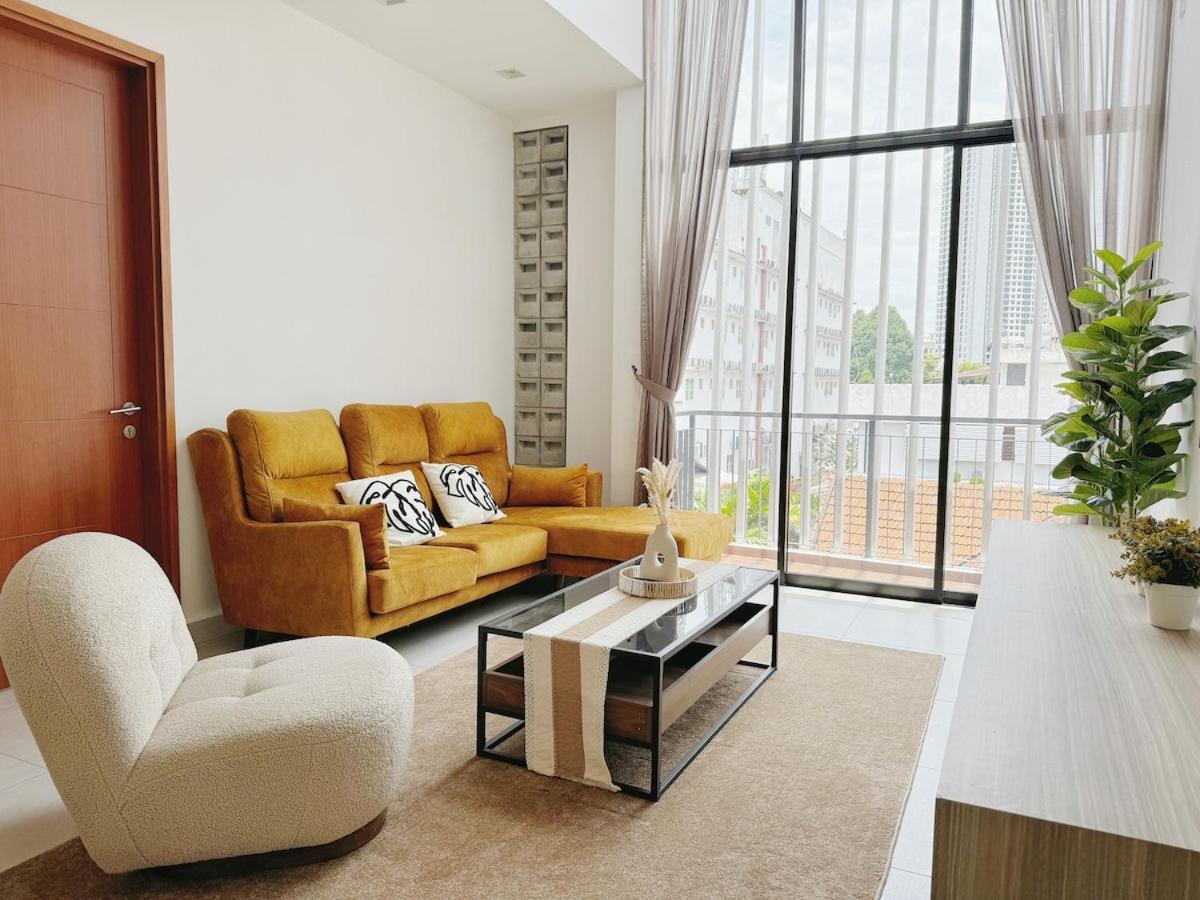 68 Palms 04 L Midvalley L 6 Pax Apartment