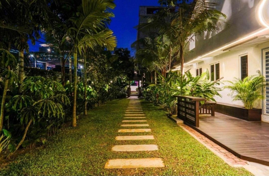 68 Palms 01 L Midvalley L Kl Sentral L 5 Pax