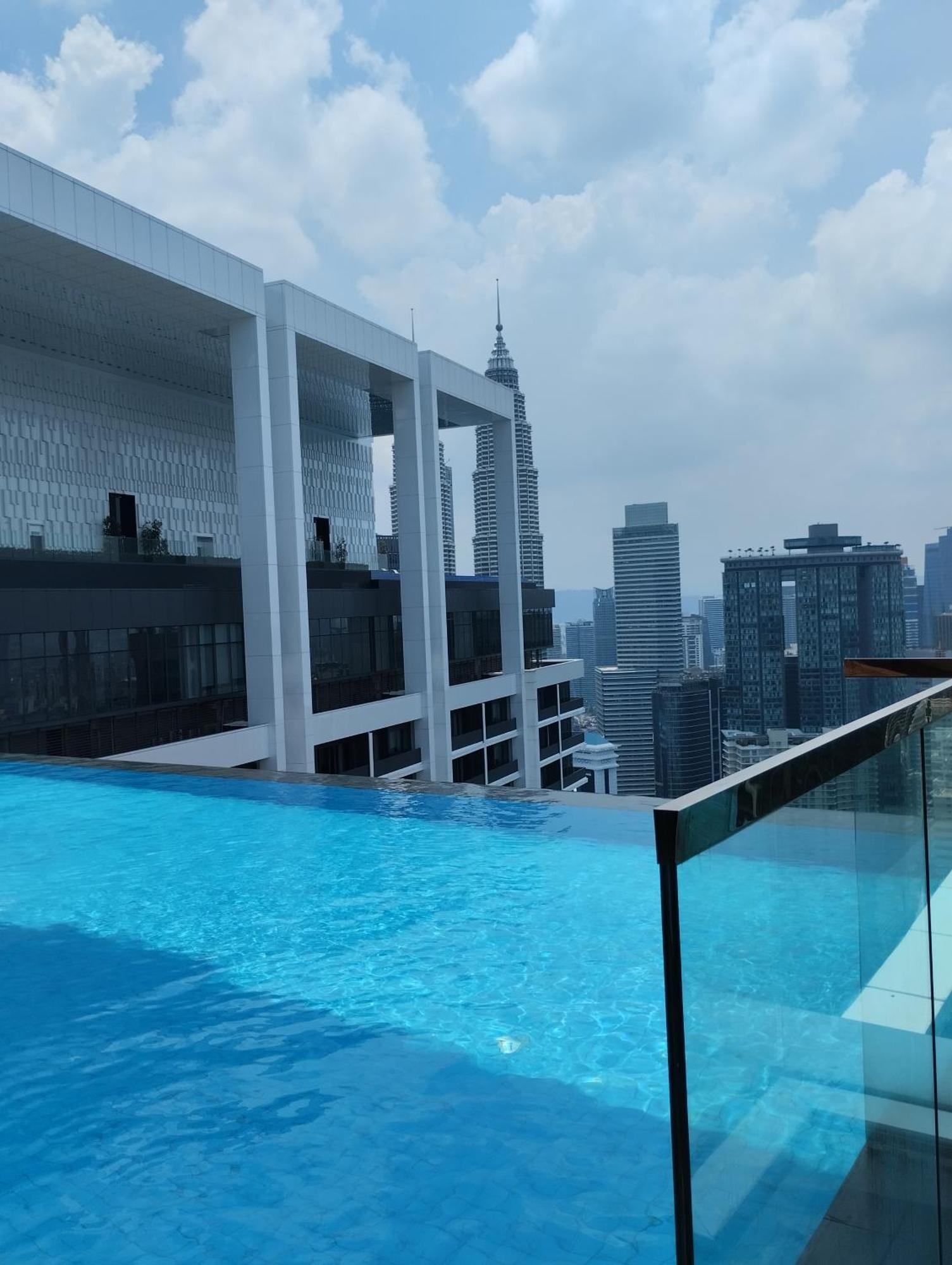 Apartment Platinum Sky Rainbow *