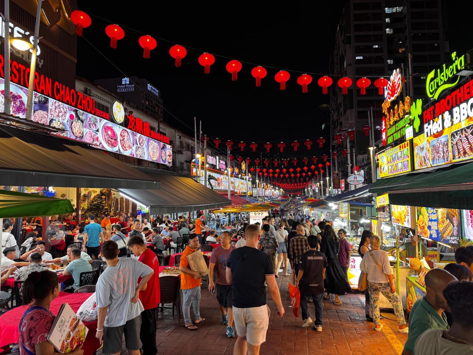 The Robertson R22 Jalan Alor Petaling Street Bukit Bintang Kl 3r2b 8pax Apartment