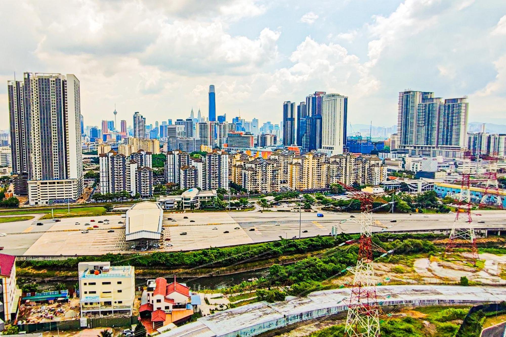 Sky View At M-vertica By Hck Apartment