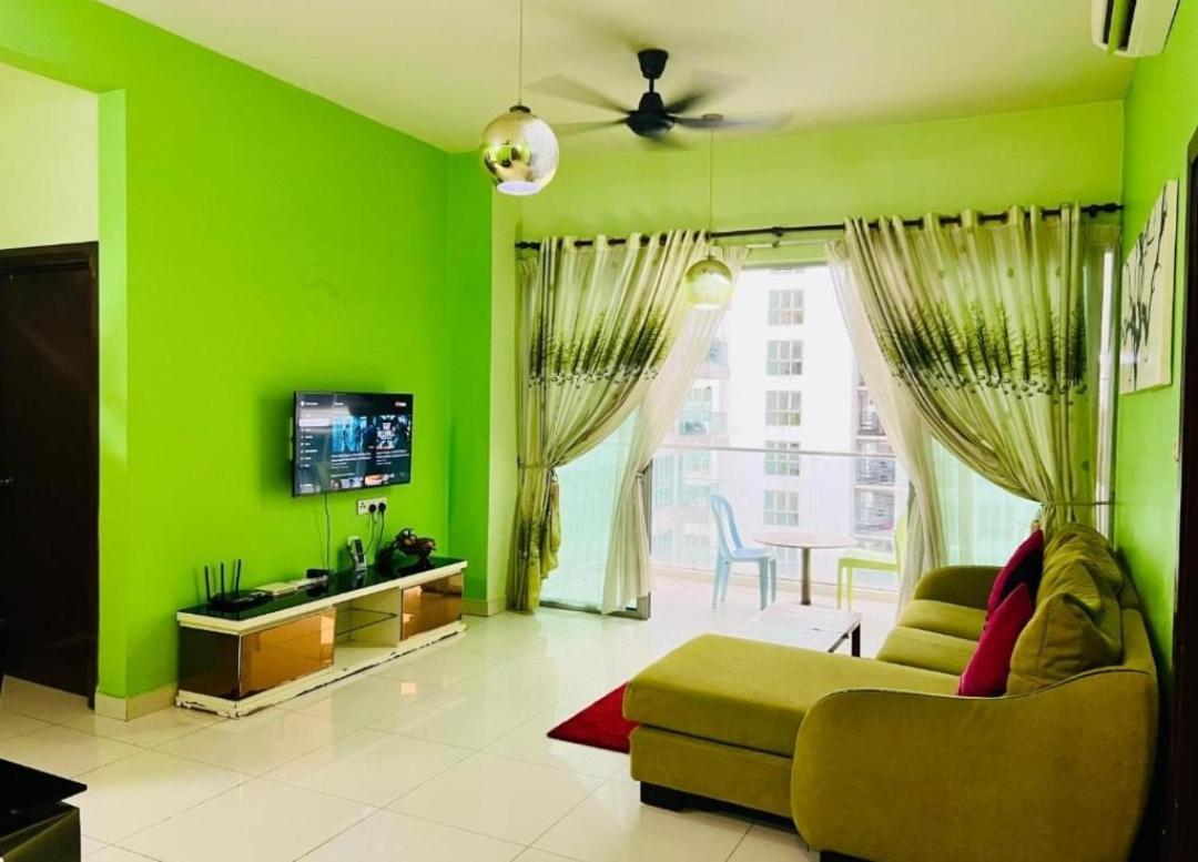 Spritz Empire Regalia & Apartemen
