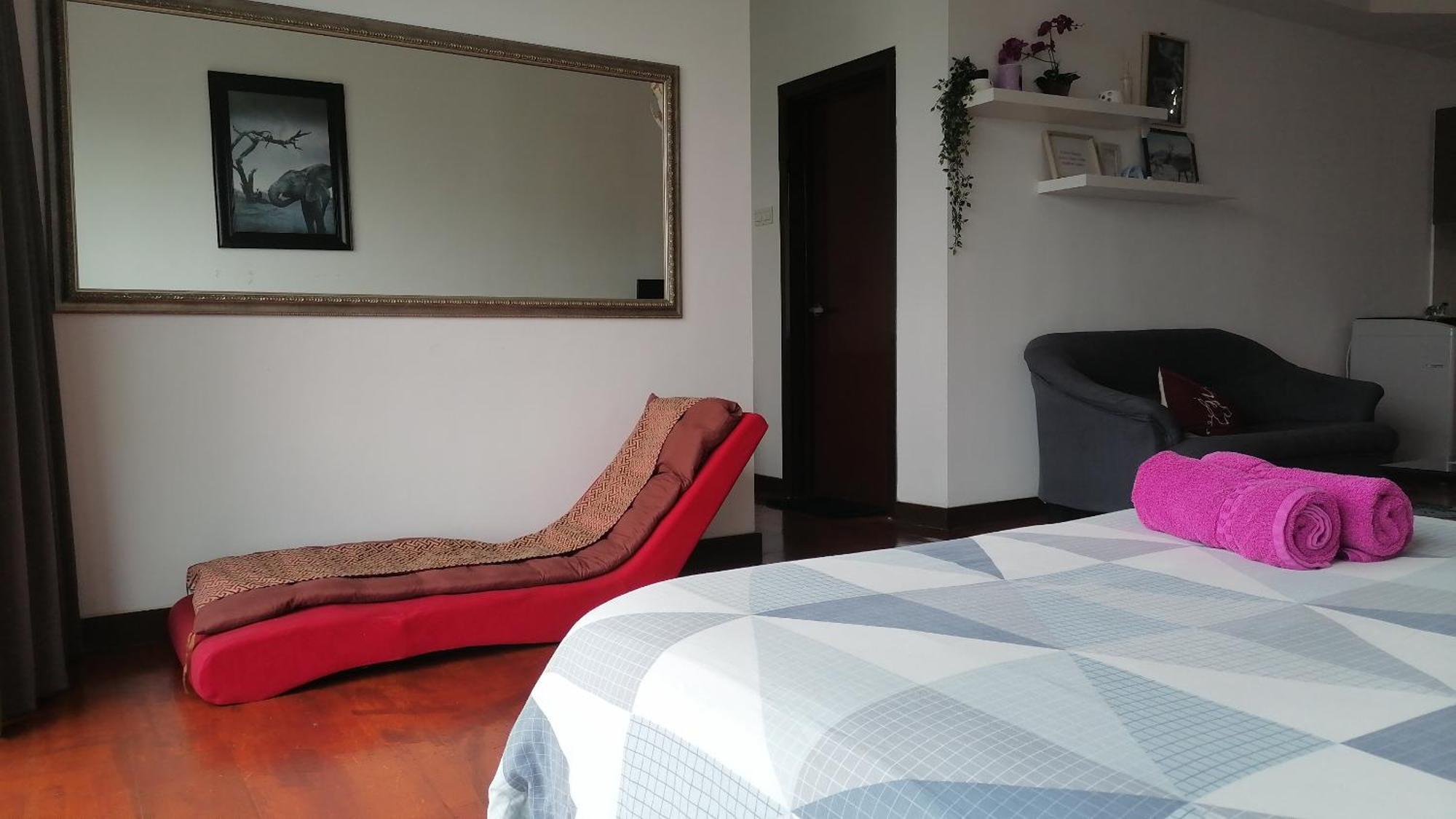 Spritz Empire Regalia & Apartemen *