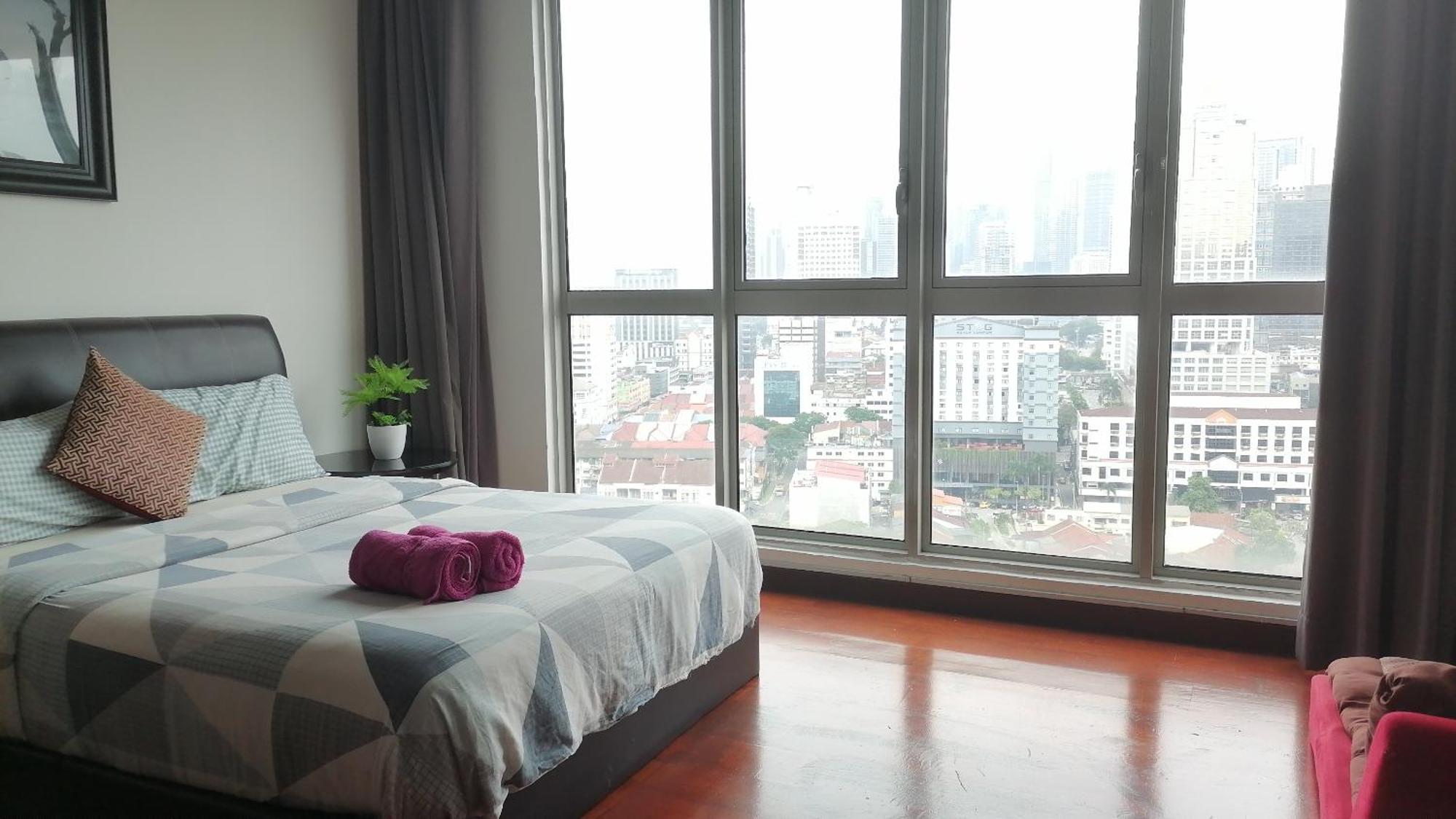 Apartemen Spritz Empire Regalia & *