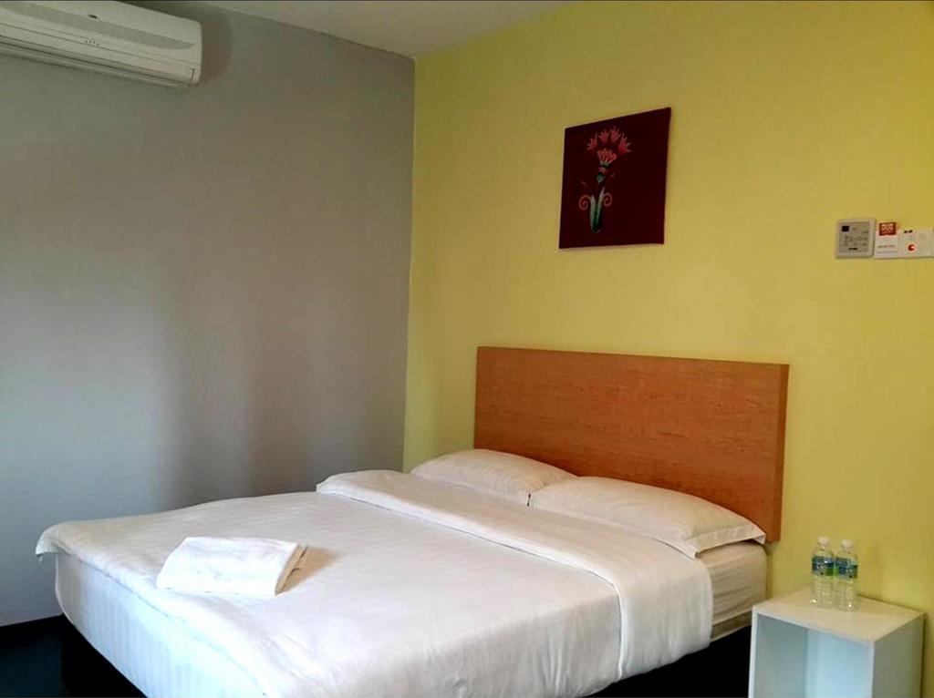 Lucky 11 Hotel 2*