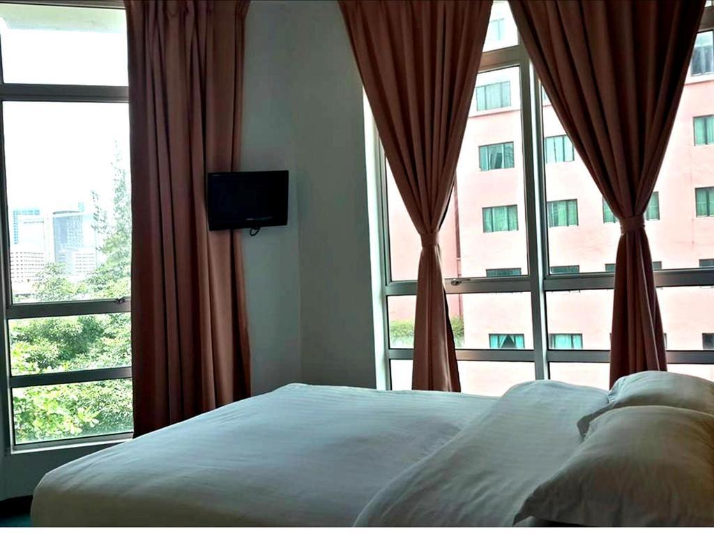 Lucky 11 Hotel