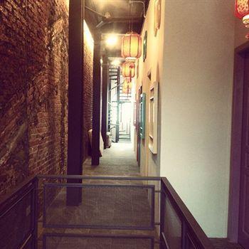 Travel Hub Highstreet Hostel *