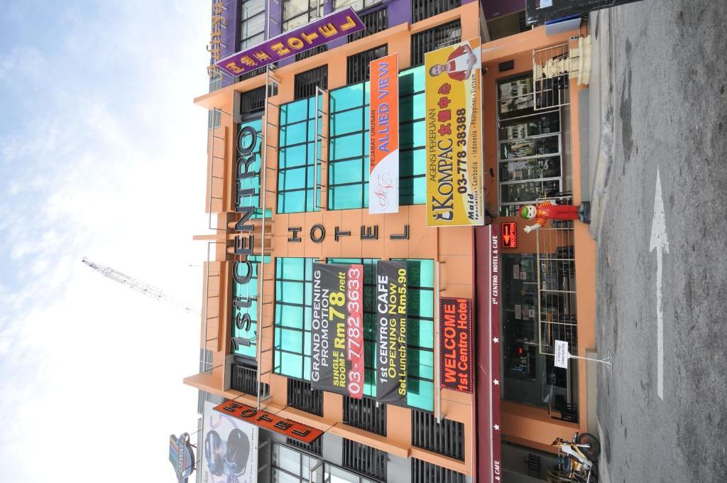 First Centro Hotel Khách sạn