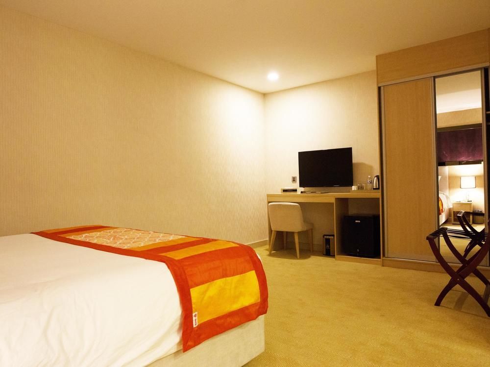 Hotel Oyo Premium Brickfields Gandhis