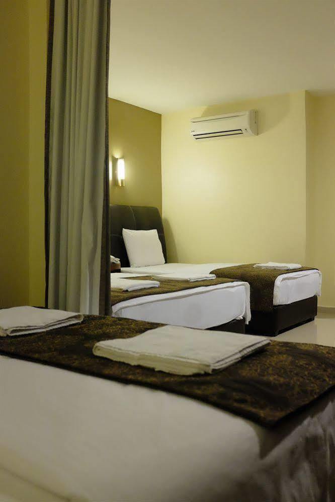 Safari Two Hotel 2*