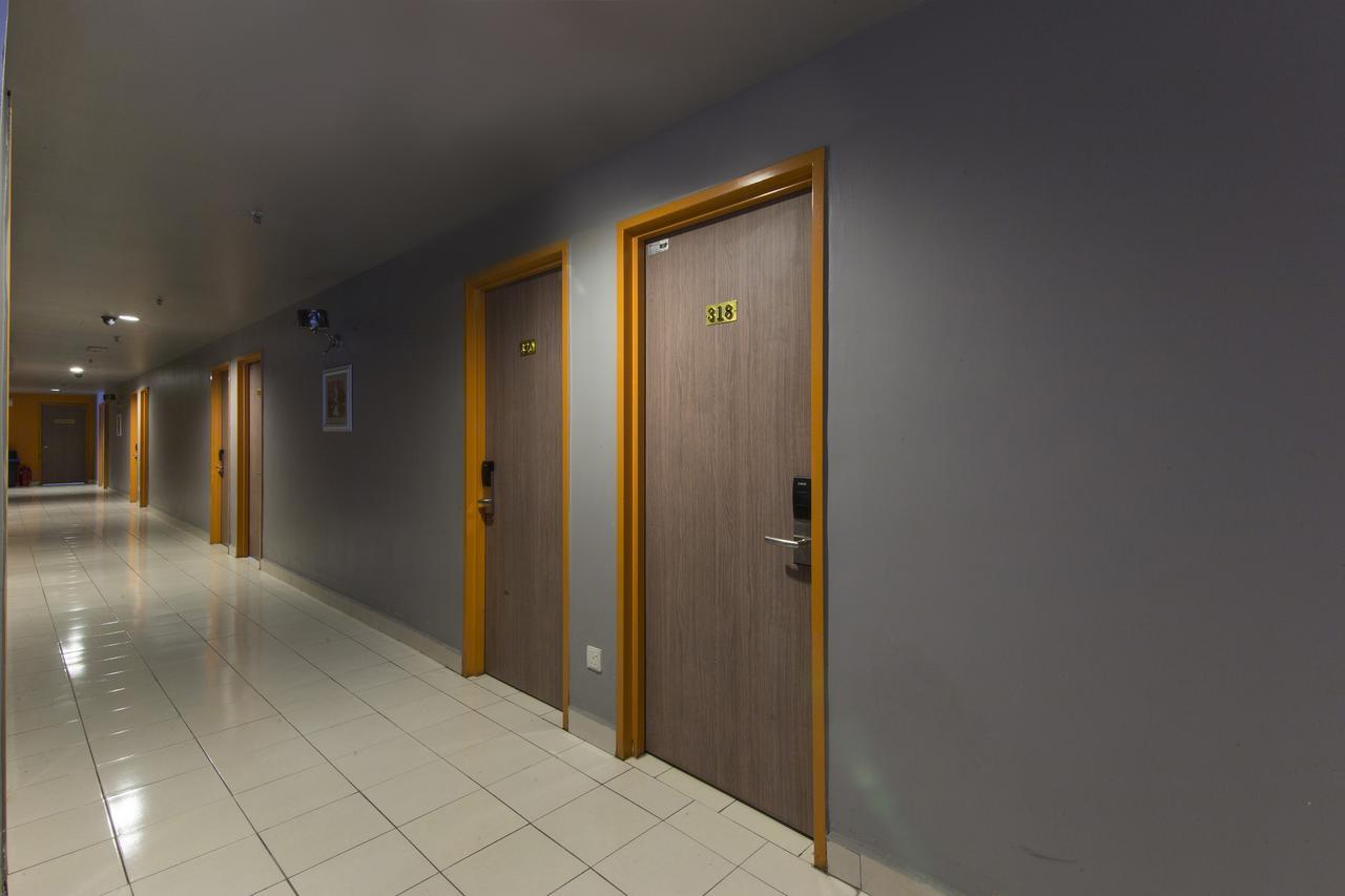Oyo 182 Simms Grand Hotel