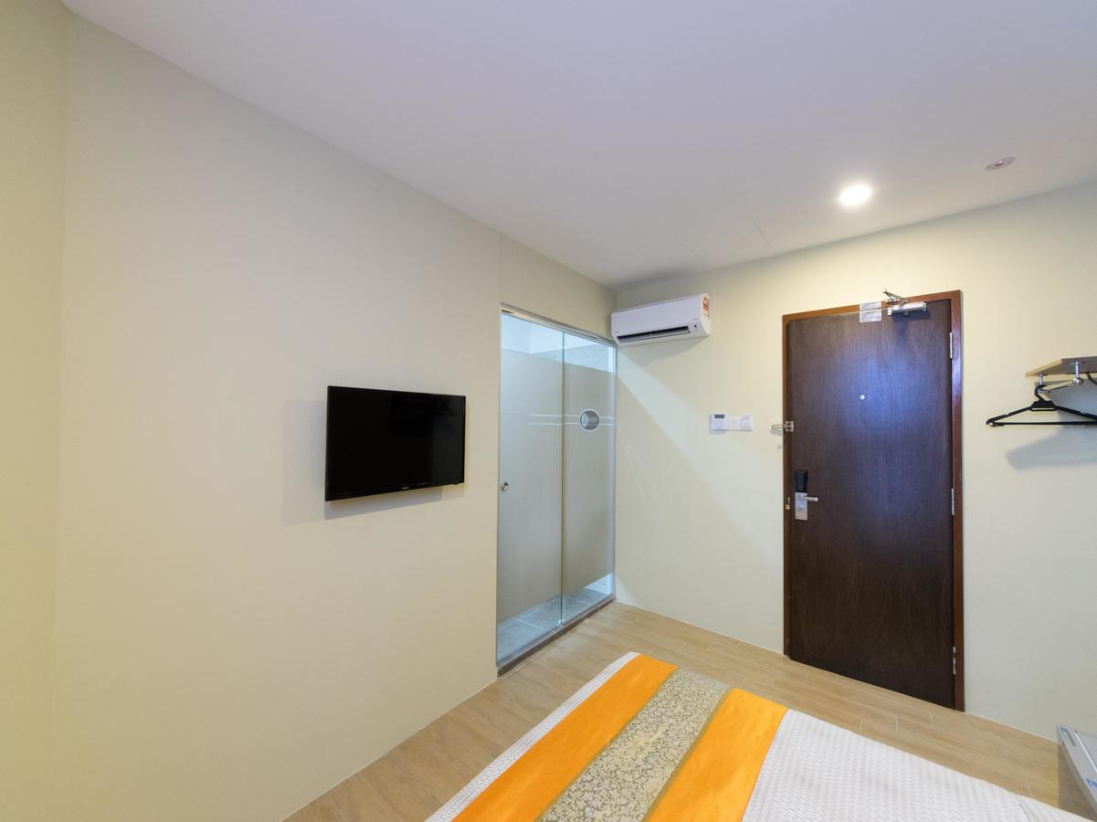 Oyo 142 Sh Kota Damansara Hotel