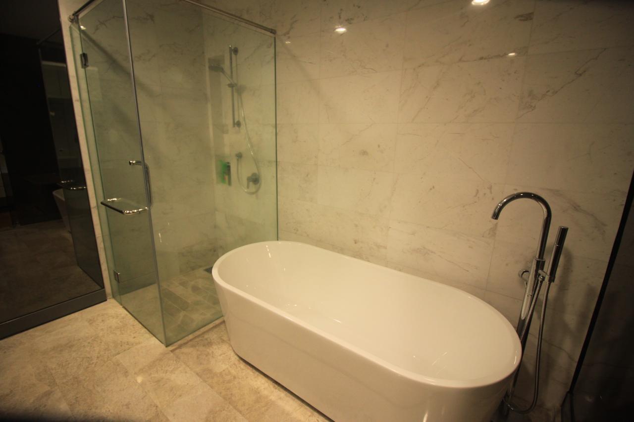 Eminent @ Platinum Suites *