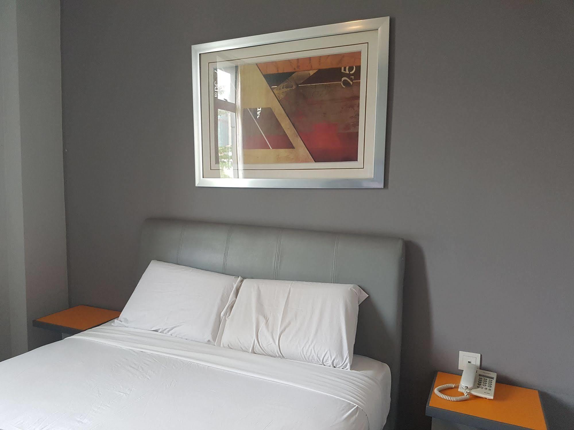 Swing & Pillows - Kl Sg Besi Formerly Known As U Pac Hotel