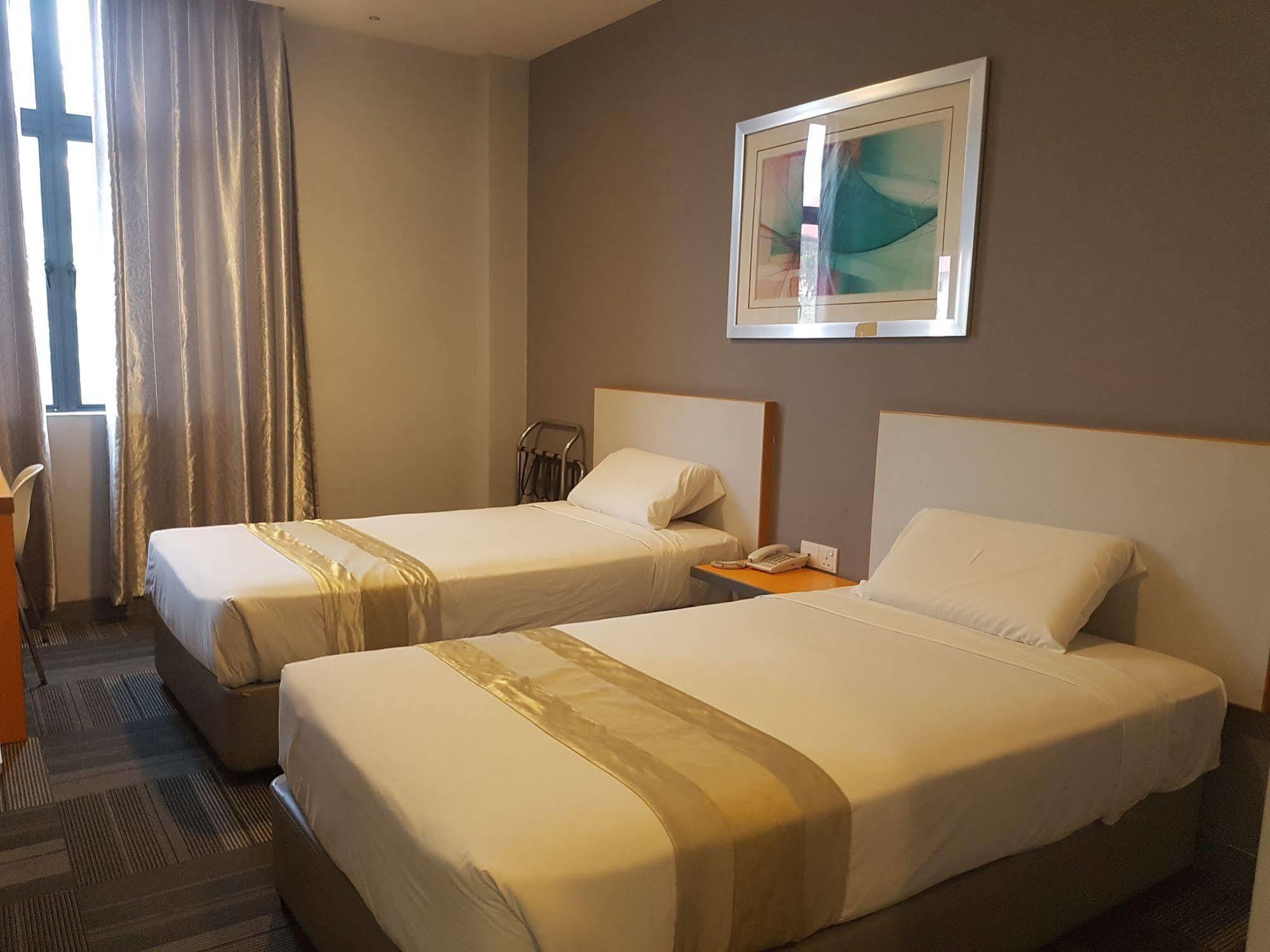 Swing & Pillows - Kl Sg Besi Formerly Known As U Pac Hotel