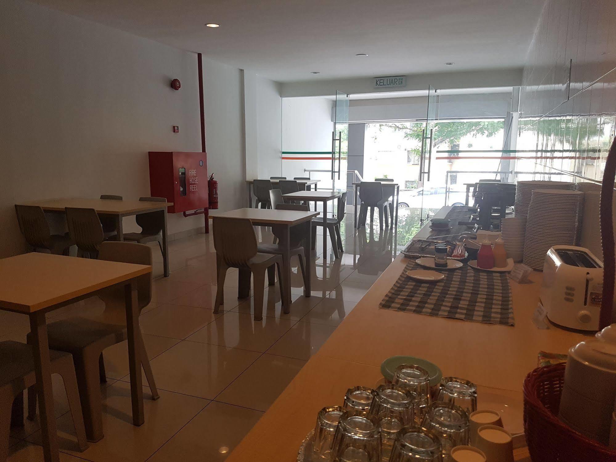 Hotel Swing & Pillows - Kl Sg Besi Formerly Known As U Pac