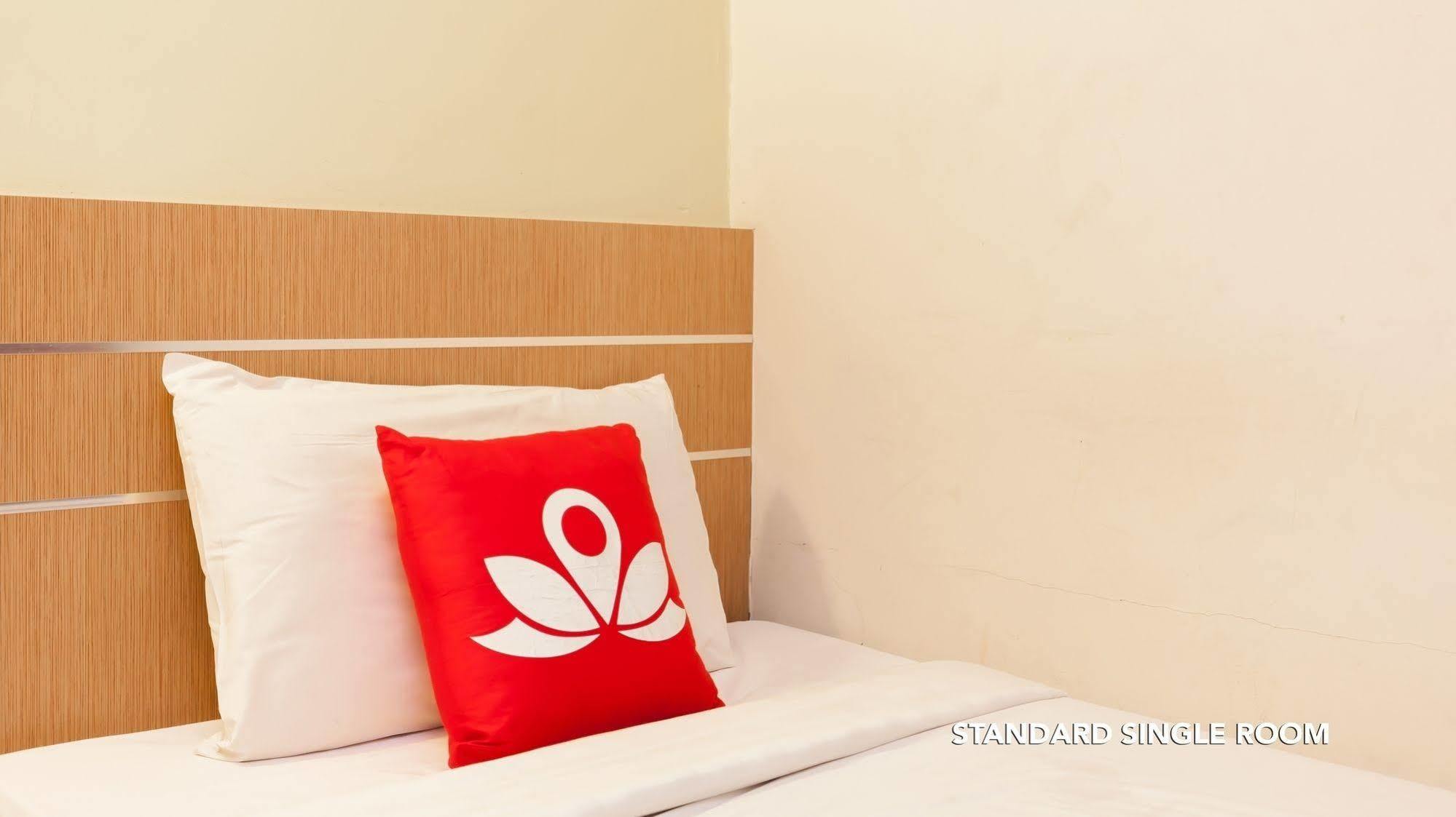 Oyo 182 Simms Grand Hotel