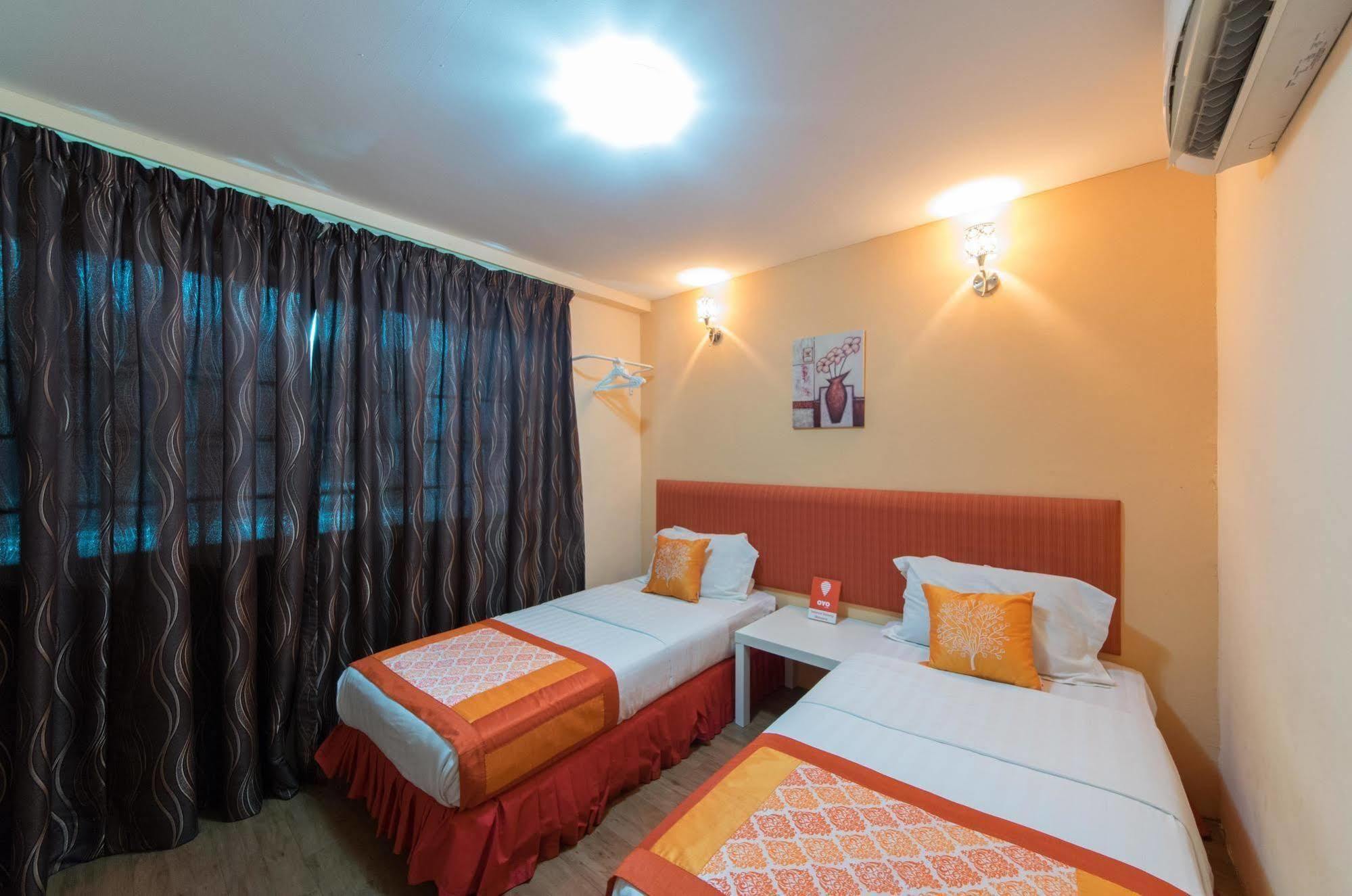 Khách sạn First Centro Hotel