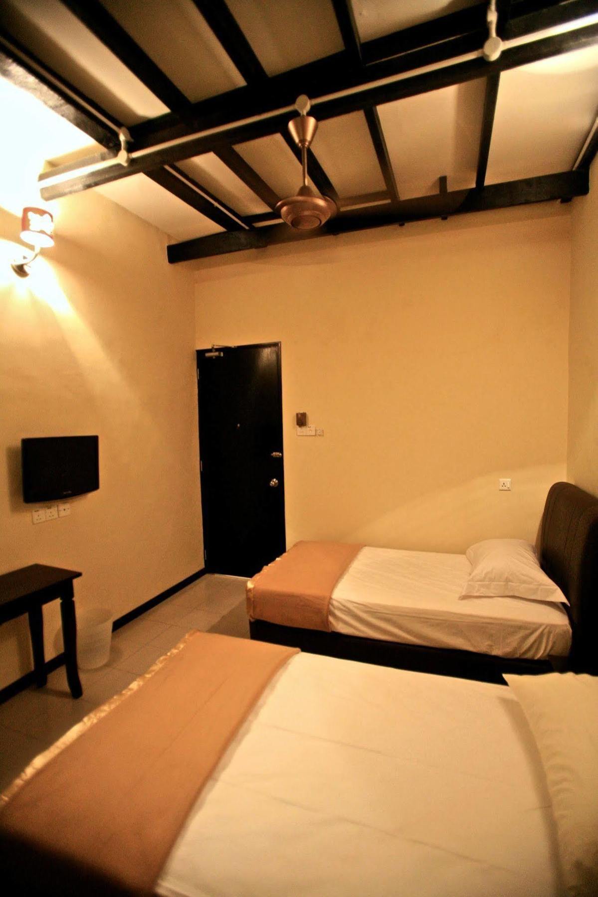Etika Hostel *