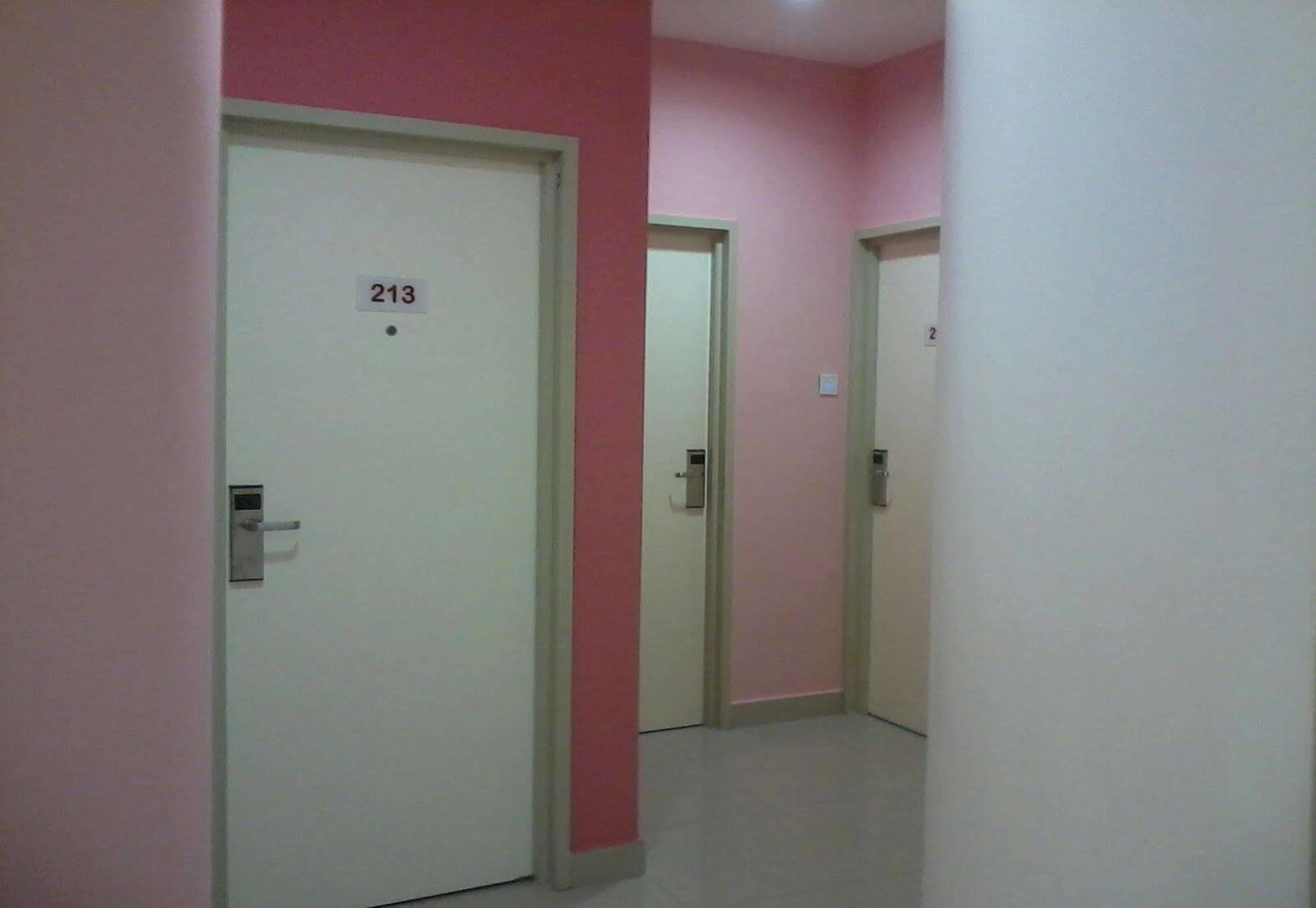 Hotel Yy48 2 Mins Walk From Masjid Jamek Lrt Station Kuala Lumpur