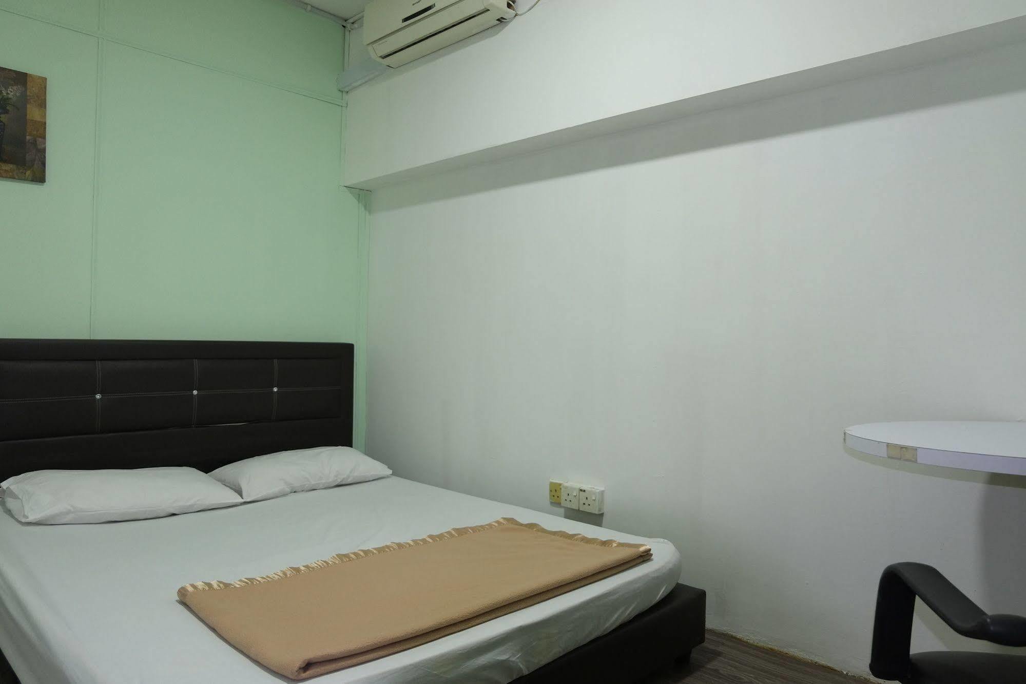 Seven Nite Hotel 2*