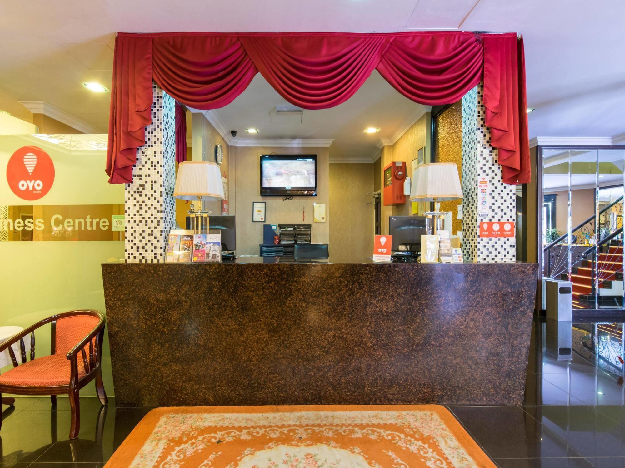 Oyo Changkat Corner Khách sạn 3*