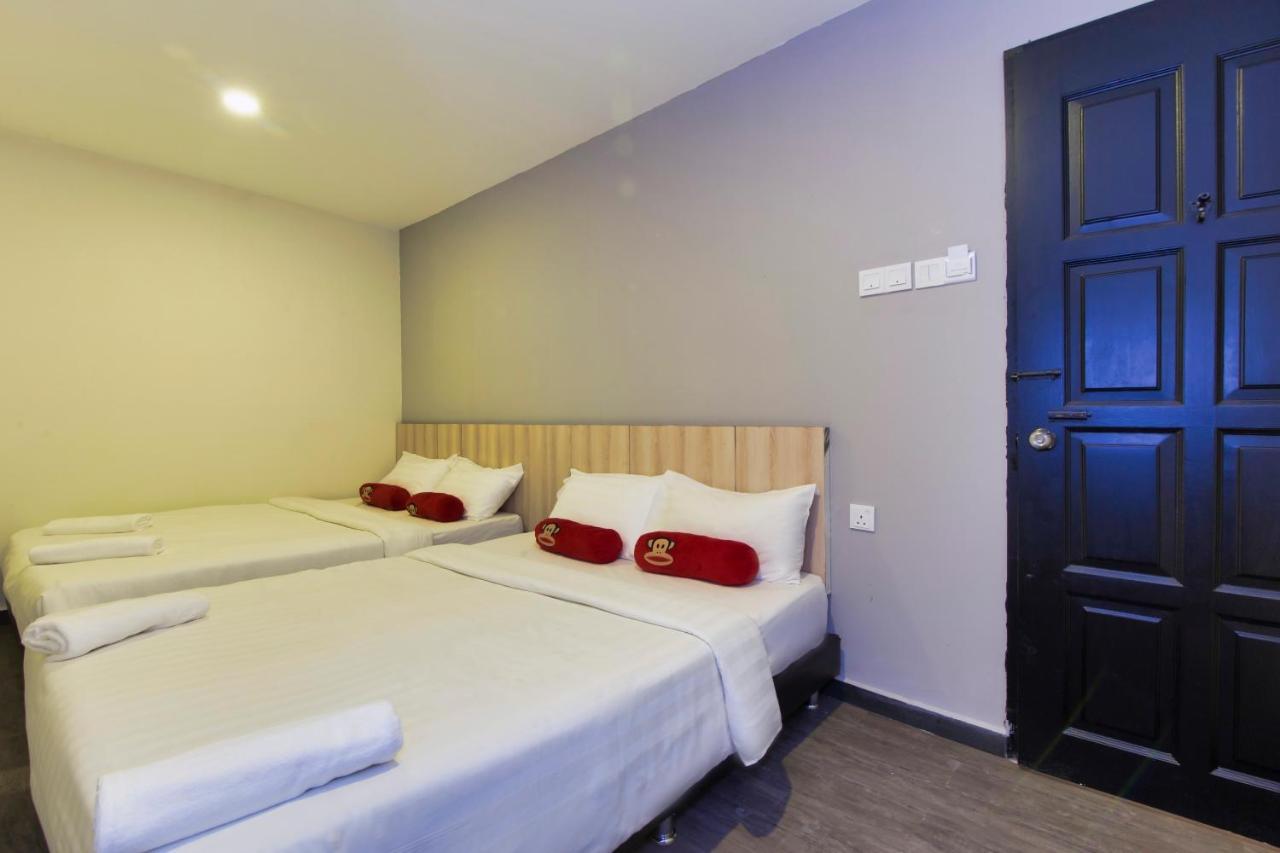 Simms Garden Hotel 2*