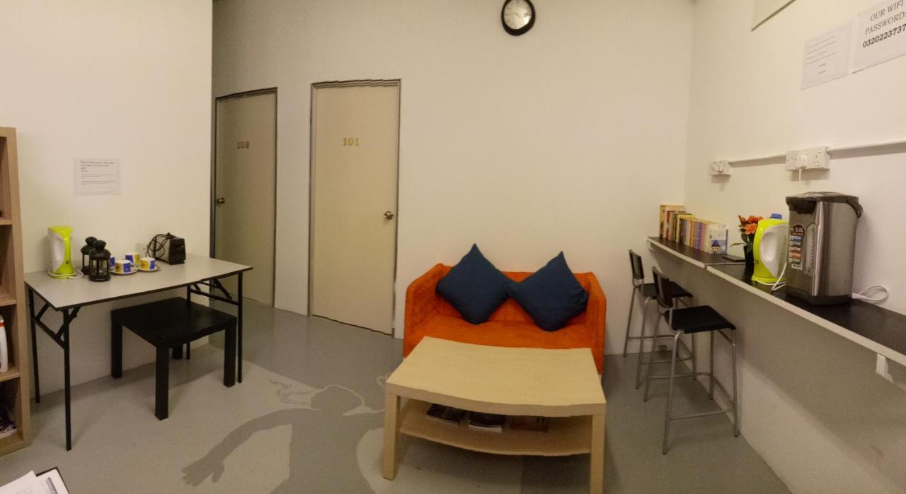 Hawk & Hostel Kuala Lumpur