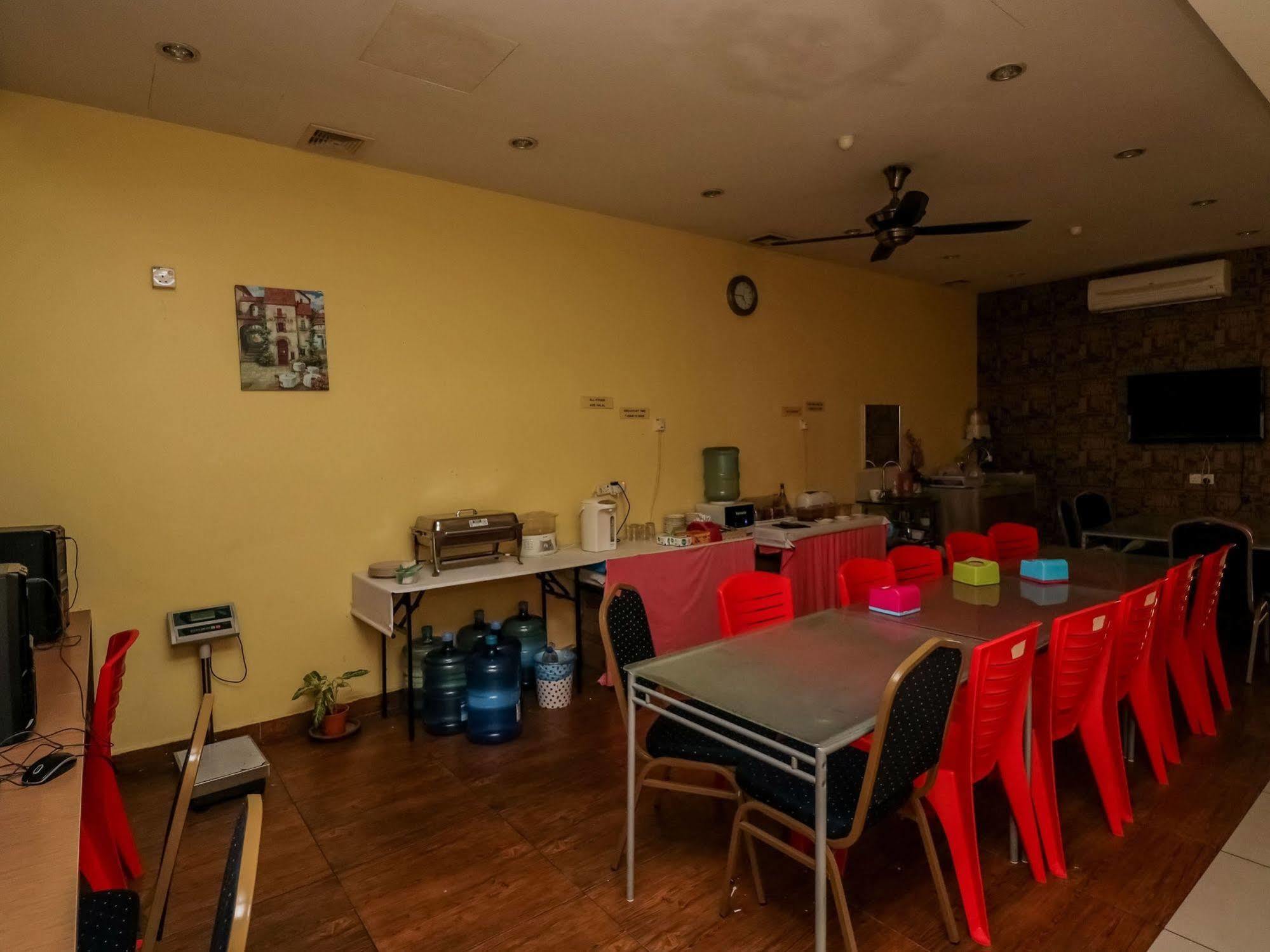 Nida Sri Petaling Radin Hotel 2*