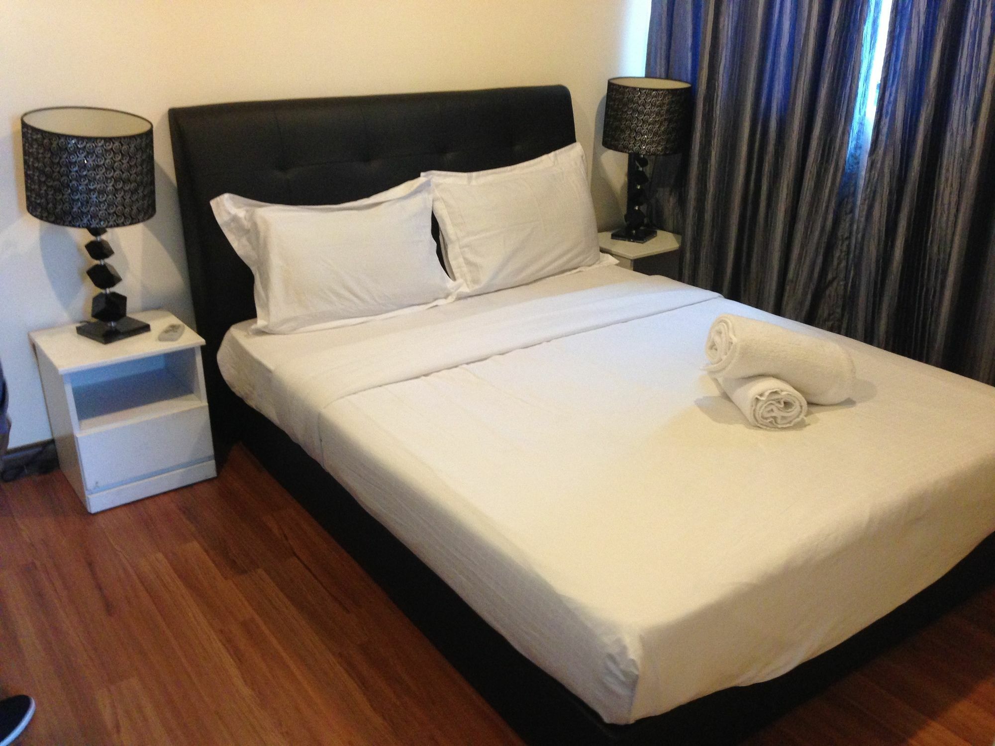 Apartment Kl Service At Taragon *