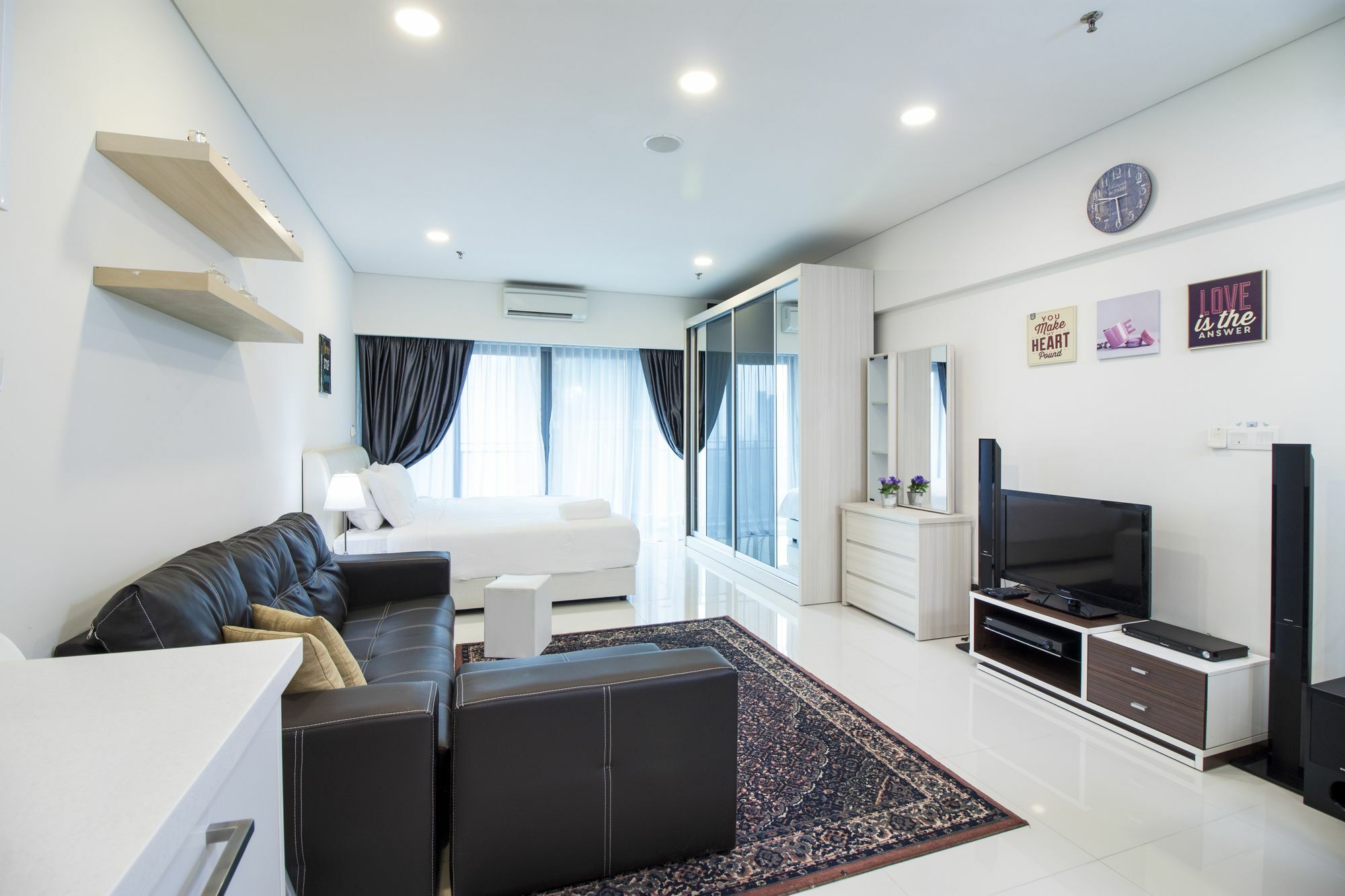 Summer By Plush Apartment