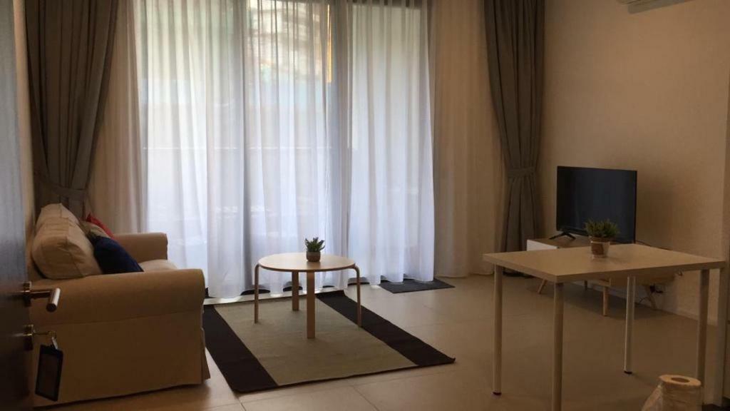 Arcoris Mont Kiara Homestay Nearby Sri Hartamas, Publika, Solaris, Ikea Damansara Apartemen *