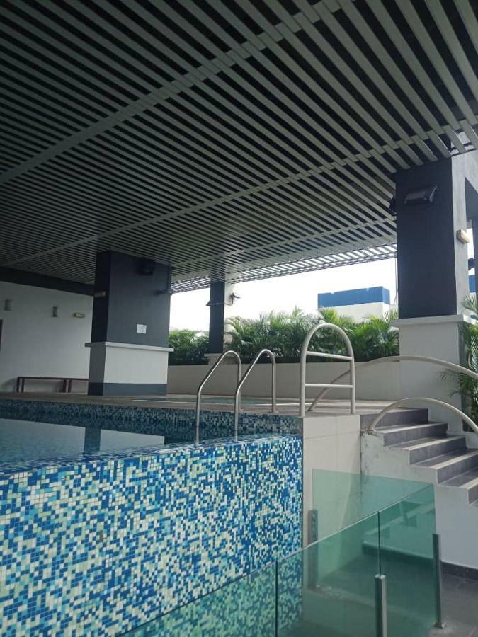 Vue Residences Service - 2 For 4 Pax Pangsapuri