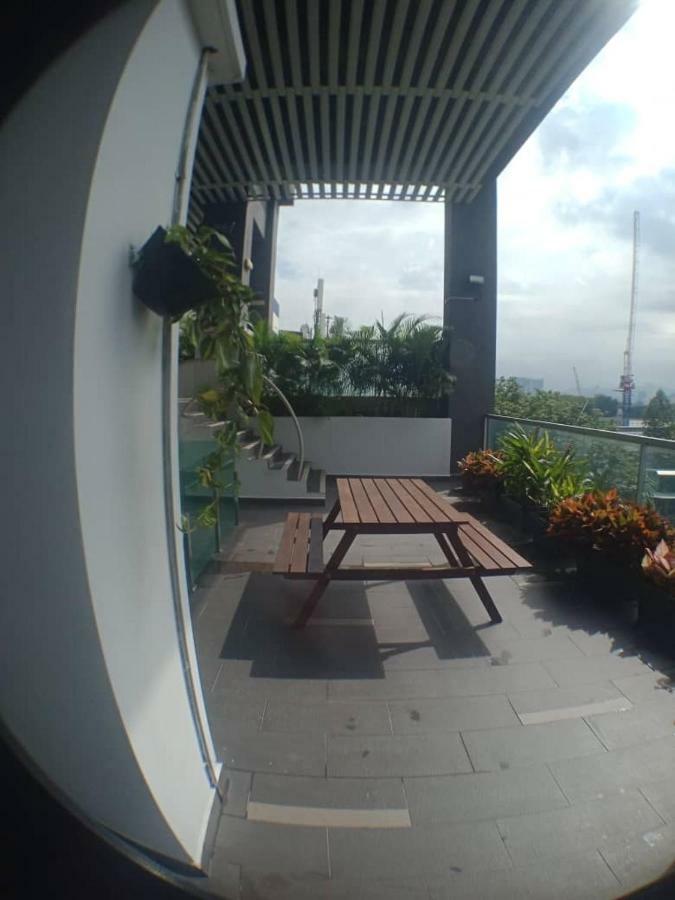 Vue Residences Service - 2 For 4 Pax Pangsapuri