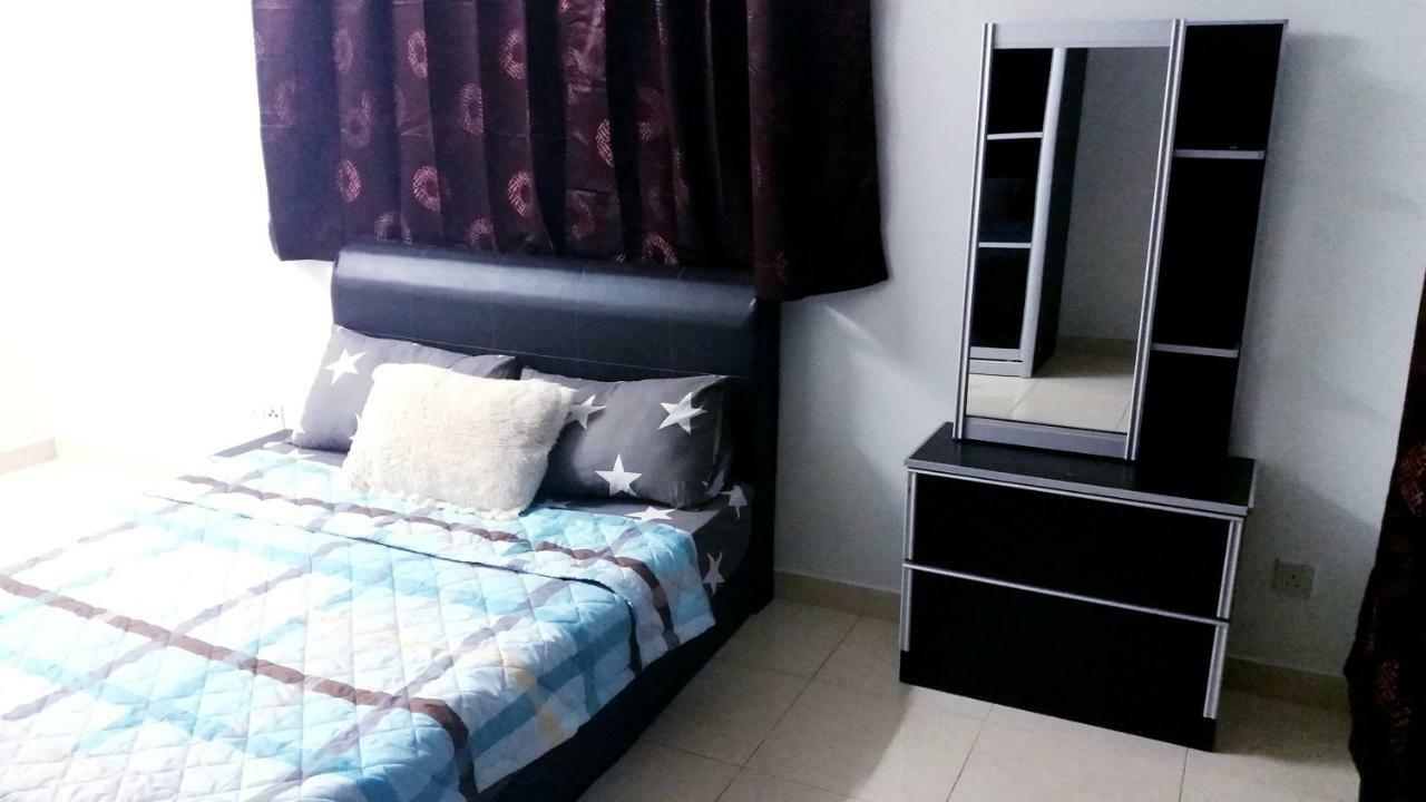 Large 4bedroom Homestay Pv6 With Large Swimming Pool Kuala Lumpur