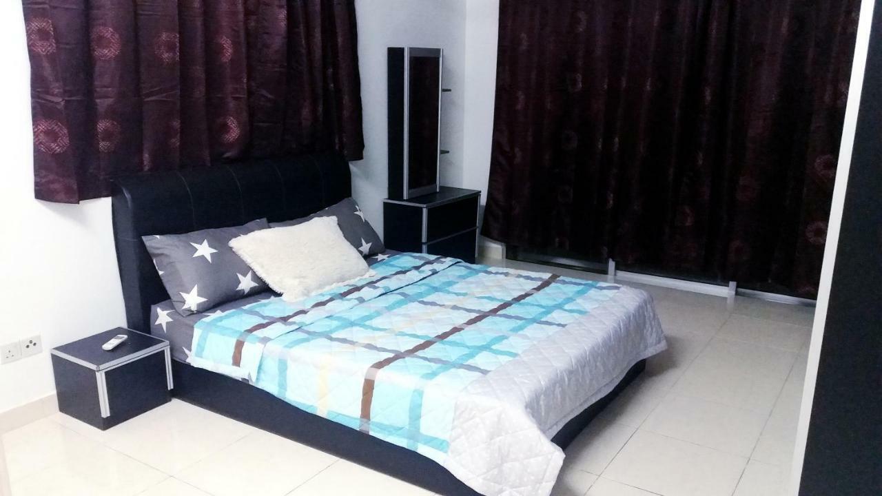 Large 4bedroom Homestay Pv6 With Large Swimming Pool * Kuala Lumpur