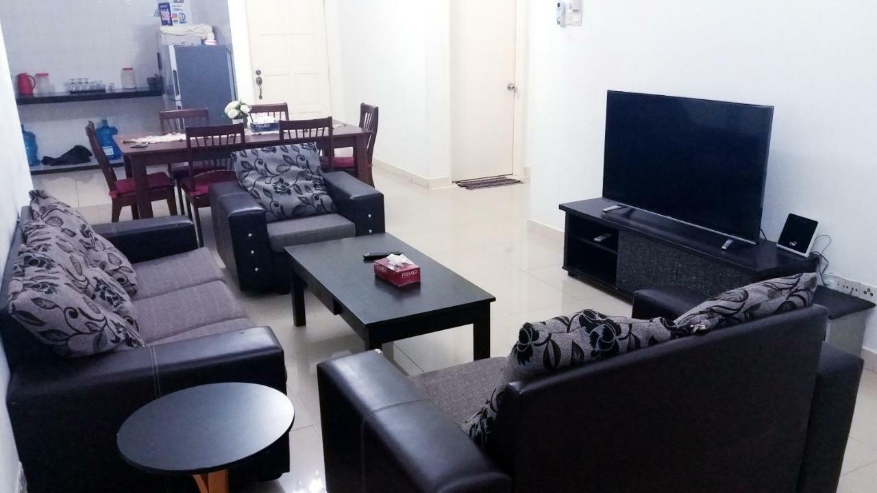 Large 4bedroom Homestay Pv6 With Large Swimming Pool Kuala Lumpur