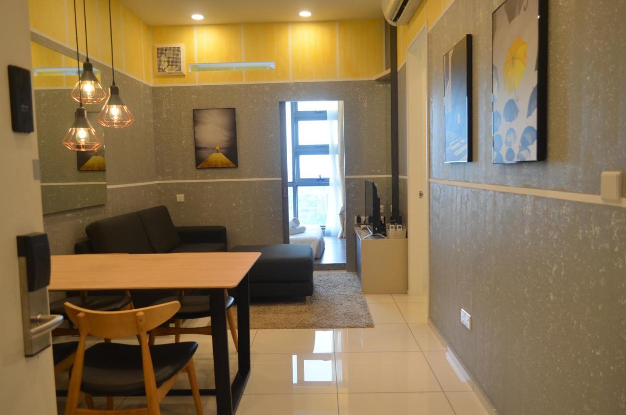 The Robertson By Kl Moonlight Suites Bukit Bintang Bed & Breakfast