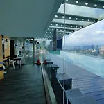 Starsbed Klcc Skyview Roof Pool Hostel