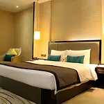 Pacific Regency Hotel Suites
