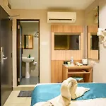 Alaxis Hotel
