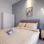 New! Cozy & Warm Scandinavian Suites Walk To Lrt