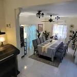 The Fun House- 3 Bedrooms, Pool Table & Lots More