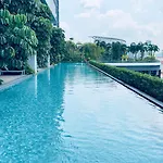 Luxury 1Br Service Apartment With Balcony Trion Kl