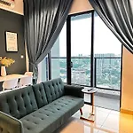 Luxury 1Br Service Apartment With Balcony Trion Kl