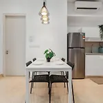 Twin Tower View 2Br Suite With Balcony Next To Lalaport Bbcc Shopping Mall 3-Mins To Lrt Station
