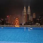 Col 93B Balcony Klcc View & Infinity Pool Studio