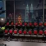 Col 93B Balcony Klcc View & Infinity Pool Studio