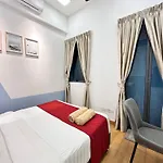 The Colony Infinitum,Room With Klcc View,Sky Pool