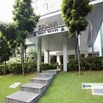 Luxury Balcony Suites- Homestay